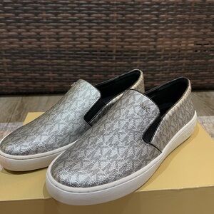 Women‘s Silver Slip-On Shoes